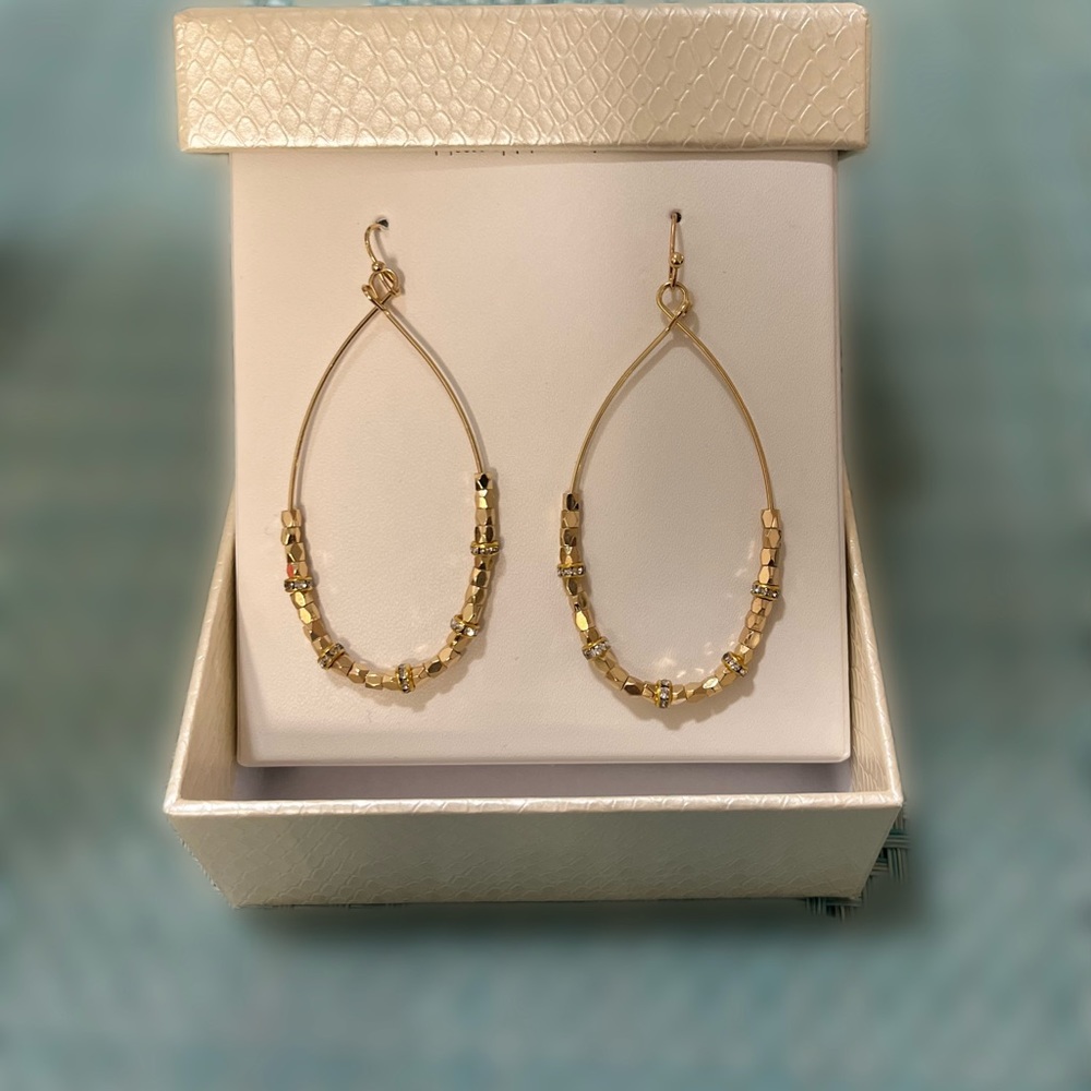 NEW ARRIVAL, Beautiful gold colored loop earrings